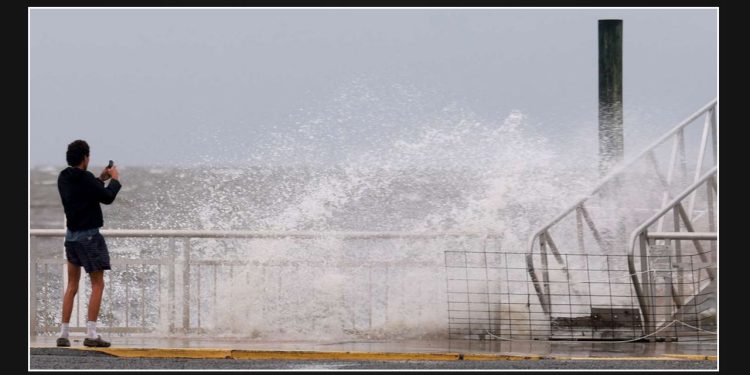 Florida Coast Battered by Hurricane Debby, Resulting in Numerous Flight Cancellations